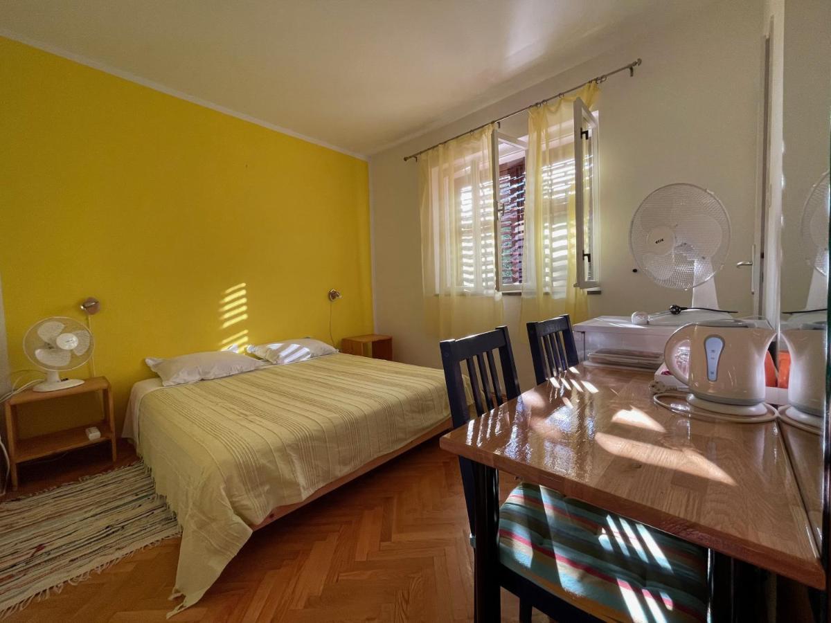 Hvar Guesthouse - Double Bedroom With Private Bathroom Jelsa  Exterior photo